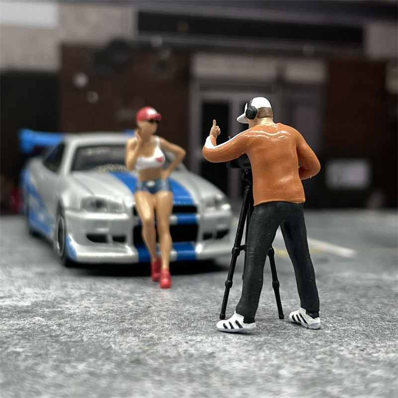 1/64 Scale Figures Trendy Photographer and Fashion Sexy Lady Cast Alloy Car Static State Character Model Miniature Dioramas
