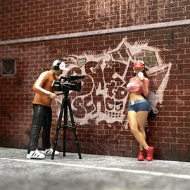 1/64 Scale Figures Trendy Photographer and Fashion Sexy Lady Cast Alloy Car Static State Character Model Miniature Dioramas