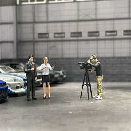 1/64 Scale Figures Fashion Videographer and Two News Reporters Cast Alloy Car Static State Character Model Miniature Dioramas