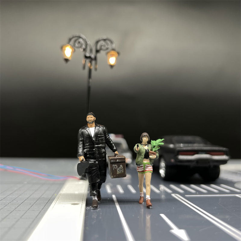 1/64 Scale Figures killer Leon and Matilda Street Light Scene Model Cast Alloy Car Static State Miniature Dioramas
