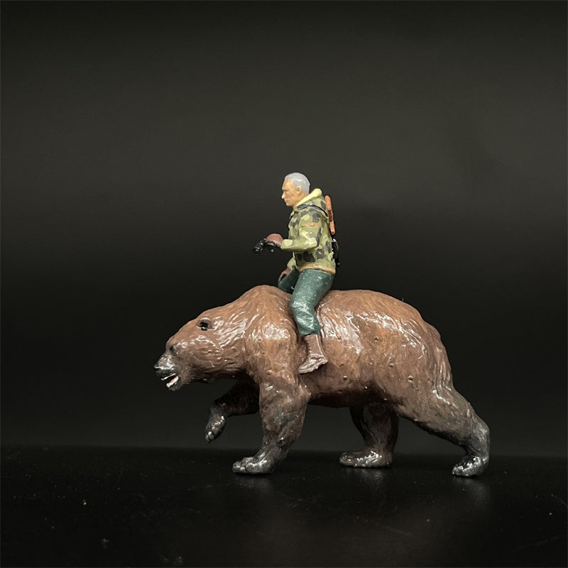 1/64 Scale Figures Putin Rides Bear Dioramas Cast Alloy Car Static State Character DIY Scene Model Creative Miniature Collection