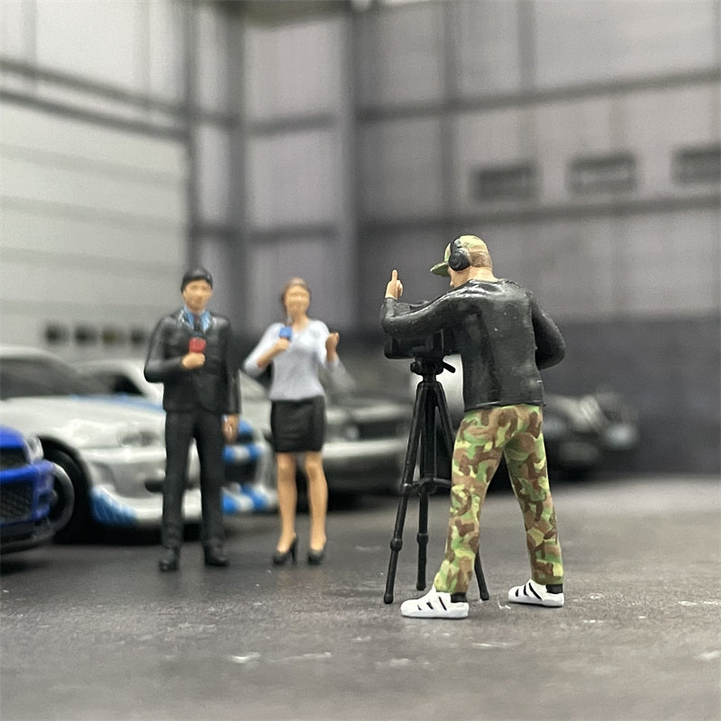 1/64 Scale Figures Fashion Videographer and Two News Reporters Cast Alloy Car Static State Character Model Miniature Dioramas