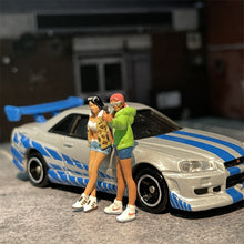 Load image into Gallery viewer, 1/64 Scale Resin Model Selfie Girl and Fashion Female Model 2 Figures Diecast Alloy Car Doll Dioramas Miniature Collection