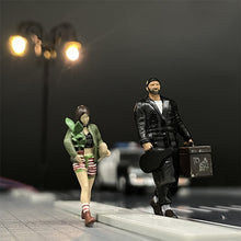 Load image into Gallery viewer, 1/64 Scale Figures killer Leon and Matilda Street Light Scene Model Cast Alloy Car Static State Miniature Dioramas