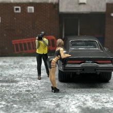 Load image into Gallery viewer, 1/64 Scale Figures Senior Photographer and Sexy Female Model Cast Alloy Car Static State Character Model Miniature Dioramas