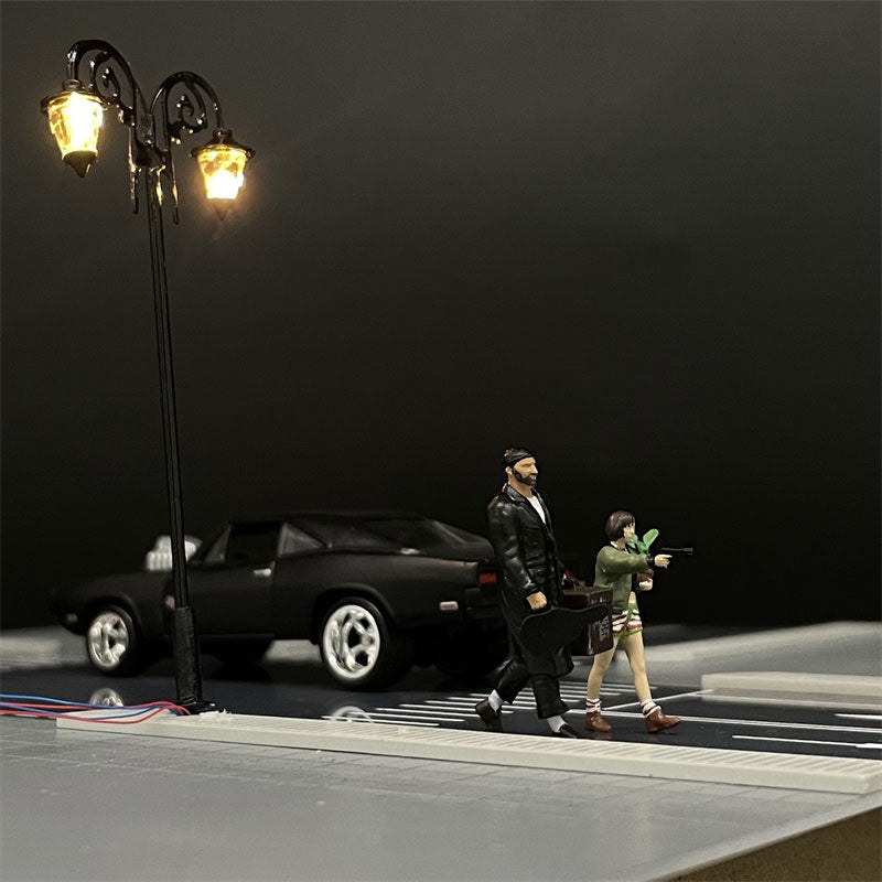 1/64 Scale Figures killer Leon and Matilda Street Light Scene Model Cast Alloy Car Static State Miniature Dioramas