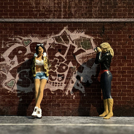 1/64 Scale Resin Model Fashion Camouflage Clothes Female Model 2 Figures Diecast Alloy Car Doll Dioramas Miniature Collection