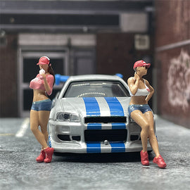 1/64 Scale Model 2Pcs Fashion Cute Female Model Posing Cast Alloy Car Static Miniature Diorama Scene Layout Hobby Toy